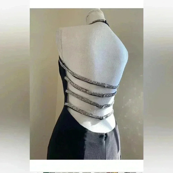 Mac Duggal  Long Black Gown Size 6 - Picture 8 of 9